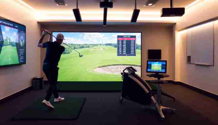 VR golf simulator software and tracking setup in an indoor room